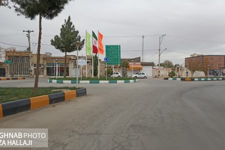 مقصدی شهید پرور در شرق اصفهان، با ساحلی از جنس زاینده رود، تا موقعیت گردشگری در روستای ایچی قابل دیدن است.