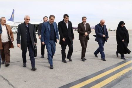 دنیامالی وزیر ورزش و جوانان وارد اصفهان شد